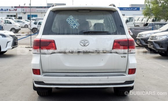Buy Import Toyota Land Cruiser White Car in Import - Dubai in Al Jazirah State Buy Import Toyota Land Cruiser White Car in Import - Dubai in Al Jazirah State