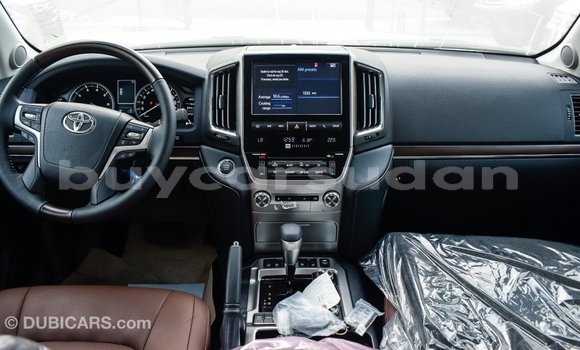 Buy Import Toyota Land Cruiser White Car in Import - Dubai in Al Jazirah State Buy Import Toyota Land Cruiser White Car in Import - Dubai in Al Jazirah State