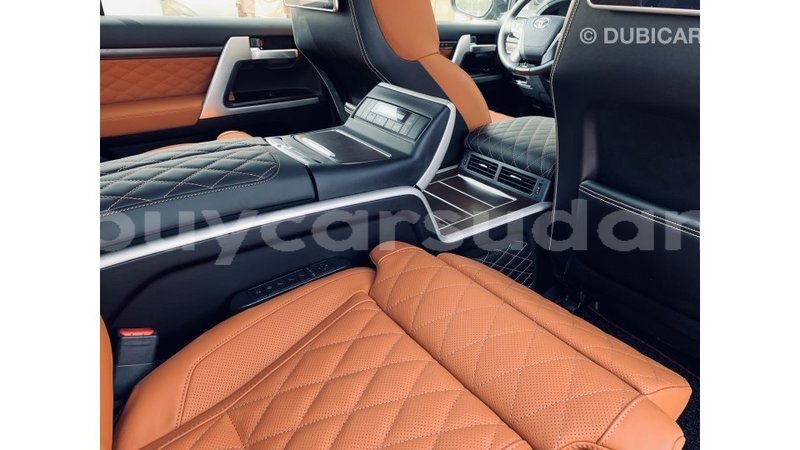 Big with watermark toyota land cruiser al jazirah state import dubai 1765