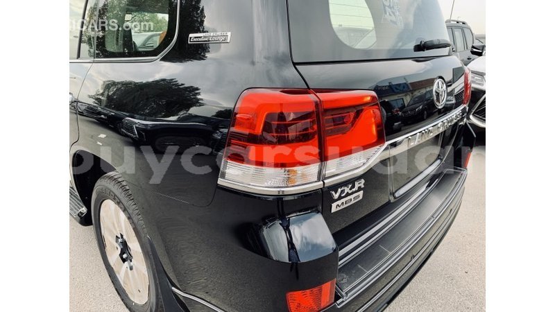 Big with watermark toyota land cruiser al jazirah state import dubai 1765