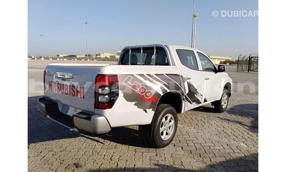 Acheter Import Voiture Mitsubishi L200 Blanc à Import - Dubai, État d'Al Jazirah Acheter Import Voiture Mitsubishi L200 Blanc à Import - Dubai, État d'Al Jazirah