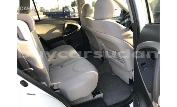 Buy Import Toyota HiAce White Truck in Import - Dubai in Al Jazirah State Buy Import Toyota HiAce White Truck in Import - Dubai in Al Jazirah State