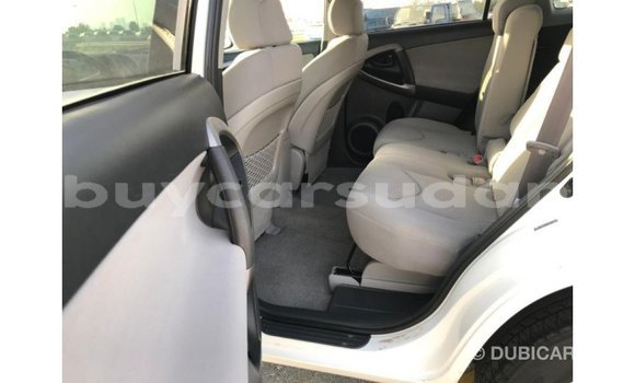 Buy Import Toyota HiAce White Truck in Import - Dubai in Al Jazirah State Buy Import Toyota HiAce White Truck in Import - Dubai in Al Jazirah State