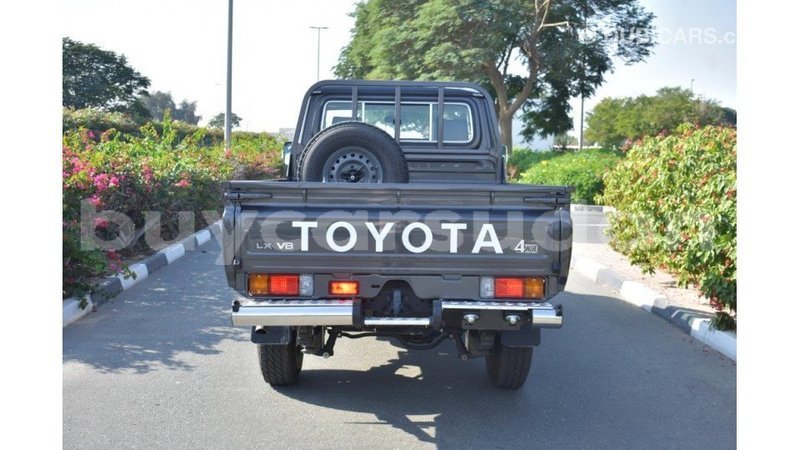 Big with watermark toyota land cruiser al jazirah state import dubai 1809