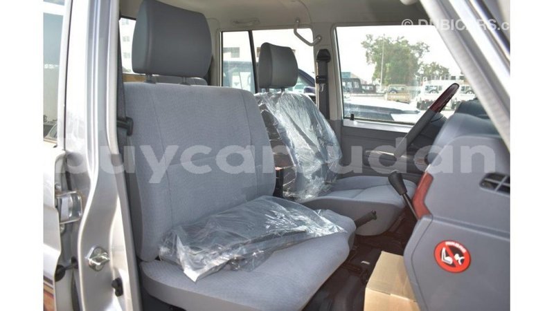 Big with watermark toyota land cruiser al jazirah state import dubai 1815