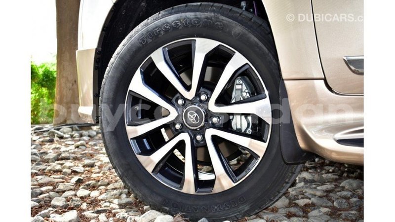 Big with watermark toyota land cruiser al jazirah state import dubai 1817