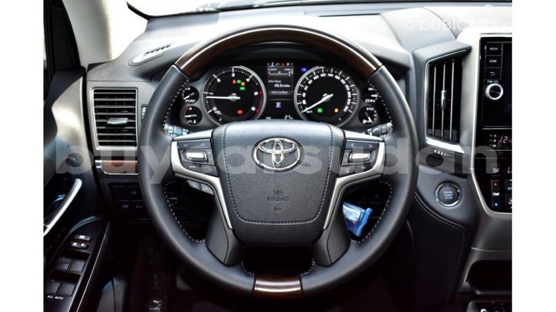 Big with watermark toyota land cruiser al jazirah state import dubai 1817