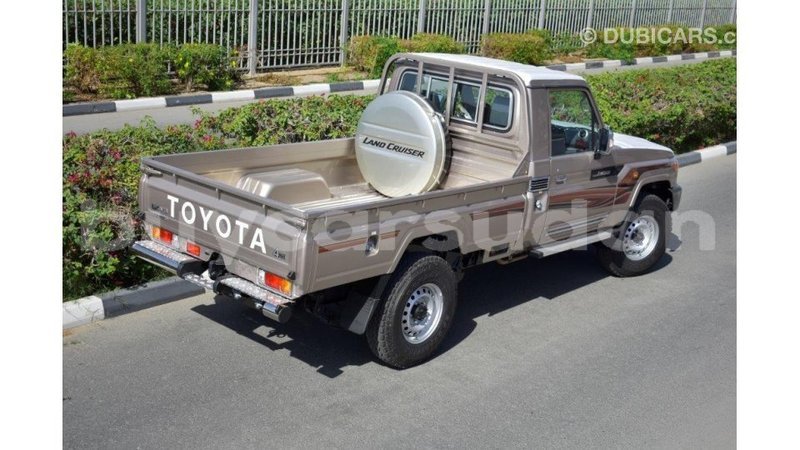 Big with watermark toyota land cruiser al jazirah state import dubai 1818