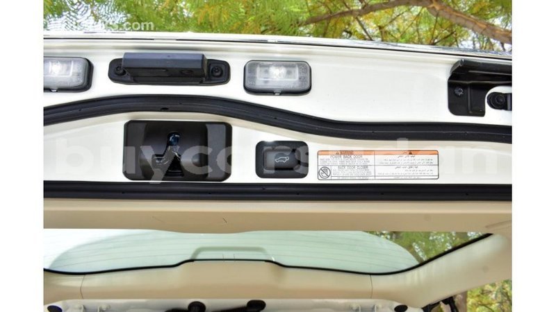 Big with watermark toyota land cruiser al jazirah state import dubai 1821