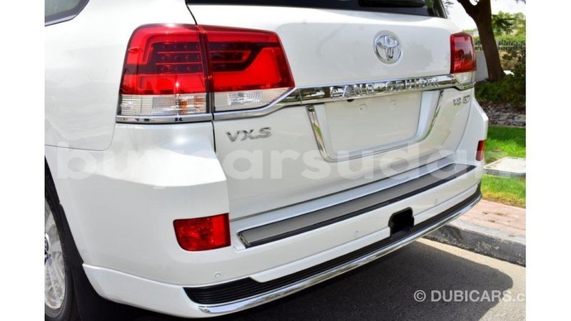 Big with watermark toyota land cruiser al jazirah state import dubai 1821