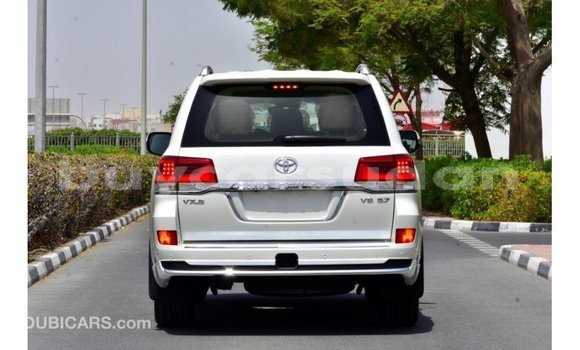 Buy Import Toyota Land Cruiser White Car in Import - Dubai in Al Jazirah State Buy Import Toyota Land Cruiser White Car in Import - Dubai in Al Jazirah State