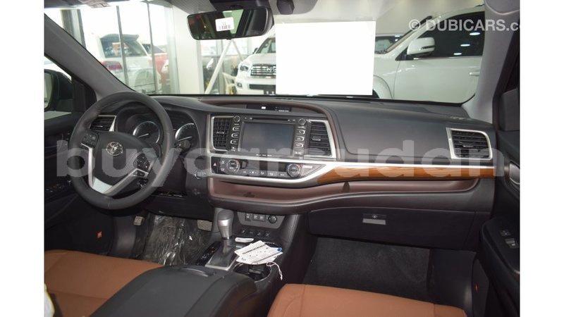 Big with watermark toyota highlander al jazirah state import dubai 1824
