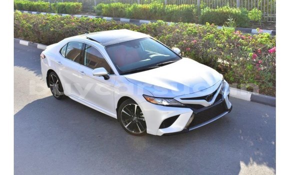 Acheter Import Voiture Toyota Camry Blanc à Import - Dubai, État d'Al Jazirah Acheter Import Voiture Toyota Camry Blanc à Import - Dubai, État d'Al Jazirah