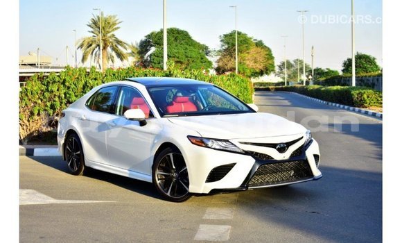 Acheter Import Voiture Toyota Camry Blanc à Import - Dubai, État d'Al Jazirah Acheter Import Voiture Toyota Camry Blanc à Import - Dubai, État d'Al Jazirah