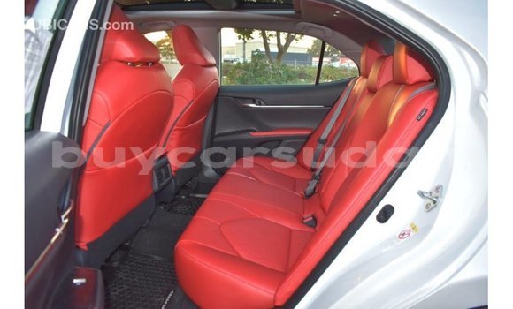 Acheter Import Voiture Toyota Camry Blanc à Import - Dubai, État d'Al Jazirah Acheter Import Voiture Toyota Camry Blanc à Import - Dubai, État d'Al Jazirah