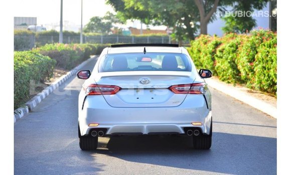 Acheter Import Voiture Toyota Camry Blanc à Import - Dubai, État d'Al Jazirah Acheter Import Voiture Toyota Camry Blanc à Import - Dubai, État d'Al Jazirah