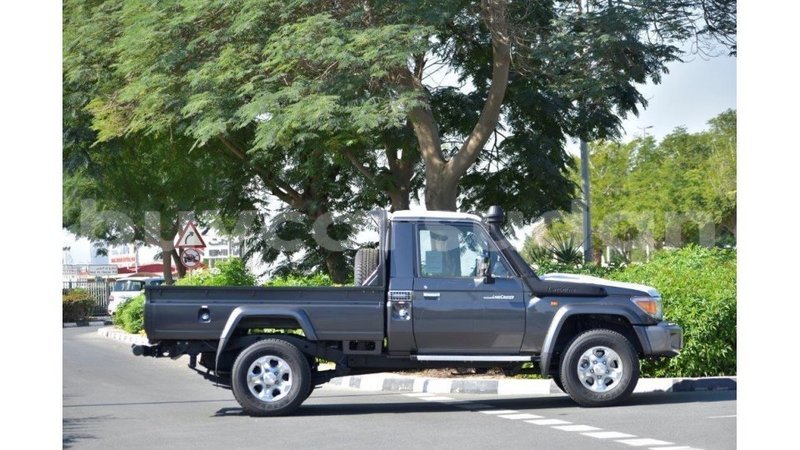 Big with watermark toyota land cruiser al jazirah state import dubai 1837