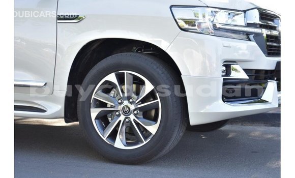Buy Import Toyota Land Cruiser White Car in Import - Dubai in Al Jazirah State Buy Import Toyota Land Cruiser White Car in Import - Dubai in Al Jazirah State