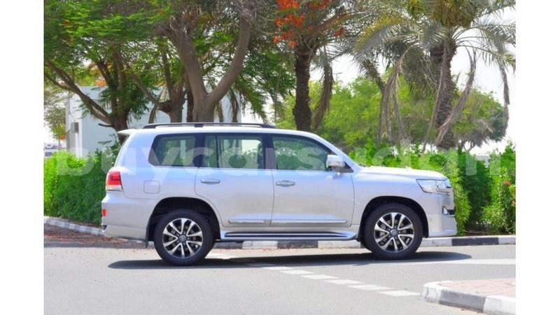 Big with watermark toyota land cruiser al jazirah state import dubai 1842