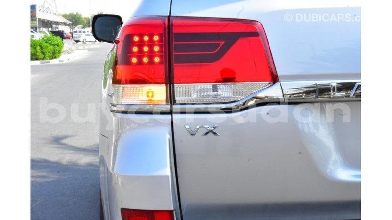 Big with watermark toyota land cruiser al jazirah state import dubai 1842