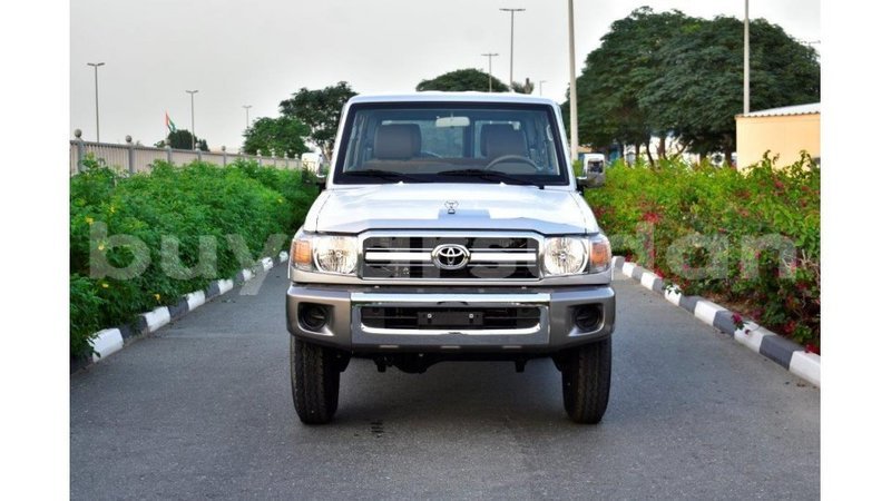 Big with watermark toyota land cruiser al jazirah state import dubai 1844