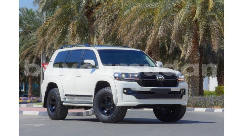 Big with watermark toyota land cruiser al jazirah state import dubai 1847