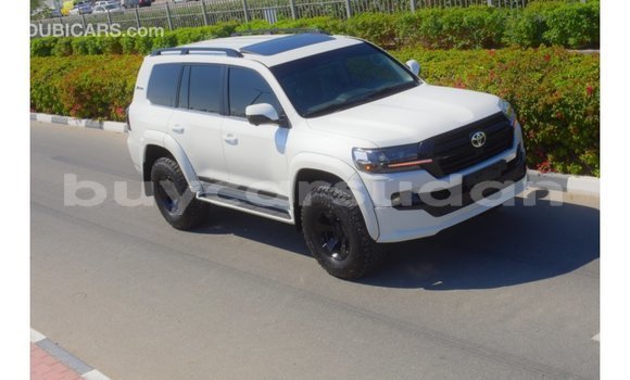 Buy Import Toyota Land Cruiser White Car in Import - Dubai in Al Jazirah State Buy Import Toyota Land Cruiser White Car in Import - Dubai in Al Jazirah State