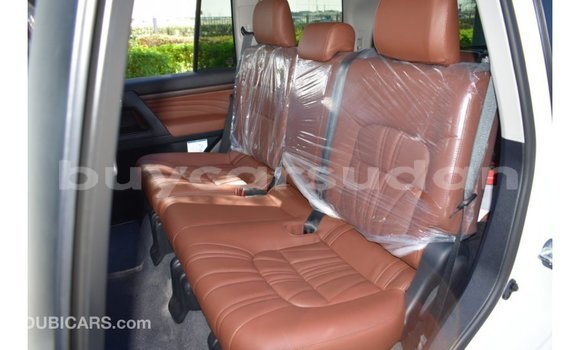 Buy Import Toyota Land Cruiser White Car in Import - Dubai in Al Jazirah State Buy Import Toyota Land Cruiser White Car in Import - Dubai in Al Jazirah State