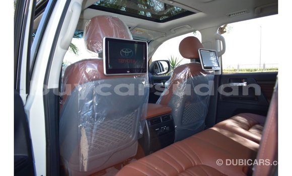 Buy Import Toyota Land Cruiser White Car in Import - Dubai in Al Jazirah State Buy Import Toyota Land Cruiser White Car in Import - Dubai in Al Jazirah State
