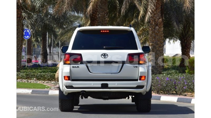 Big with watermark toyota land cruiser al jazirah state import dubai 1847