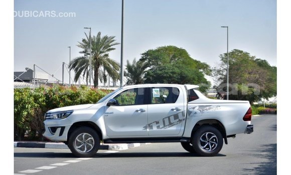 Acheter Import Voiture Toyota Hilux Blanc à Import - Dubai, État d'Al Jazirah Acheter Import Voiture Toyota Hilux Blanc à Import - Dubai, État d'Al Jazirah