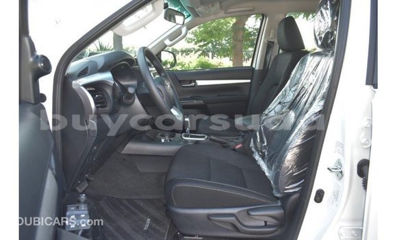 Acheter Import Voiture Toyota Hilux Blanc à Import - Dubai, État d'Al Jazirah Acheter Import Voiture Toyota Hilux Blanc à Import - Dubai, État d'Al Jazirah