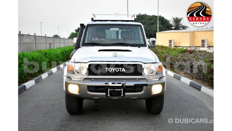 Big with watermark toyota land cruiser al jazirah state import dubai 1854