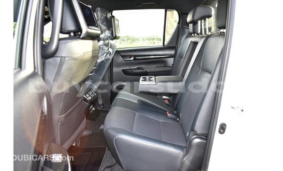 Acheter Import Voiture Toyota Hilux Blanc à Import - Dubai, État d'Al Jazirah Acheter Import Voiture Toyota Hilux Blanc à Import - Dubai, État d'Al Jazirah