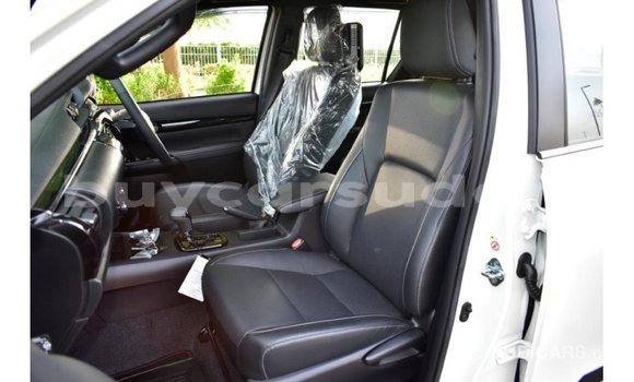 Acheter Import Voiture Toyota Hilux Blanc à Import - Dubai, État d'Al Jazirah Acheter Import Voiture Toyota Hilux Blanc à Import - Dubai, État d'Al Jazirah