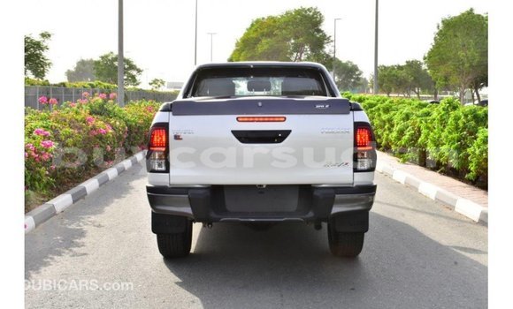 Acheter Import Voiture Toyota Hilux Blanc à Import - Dubai, État d'Al Jazirah Acheter Import Voiture Toyota Hilux Blanc à Import - Dubai, État d'Al Jazirah