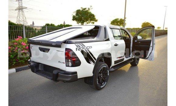 Acheter Import Voiture Toyota Hilux Blanc à Import - Dubai, État d'Al Jazirah Acheter Import Voiture Toyota Hilux Blanc à Import - Dubai, État d'Al Jazirah