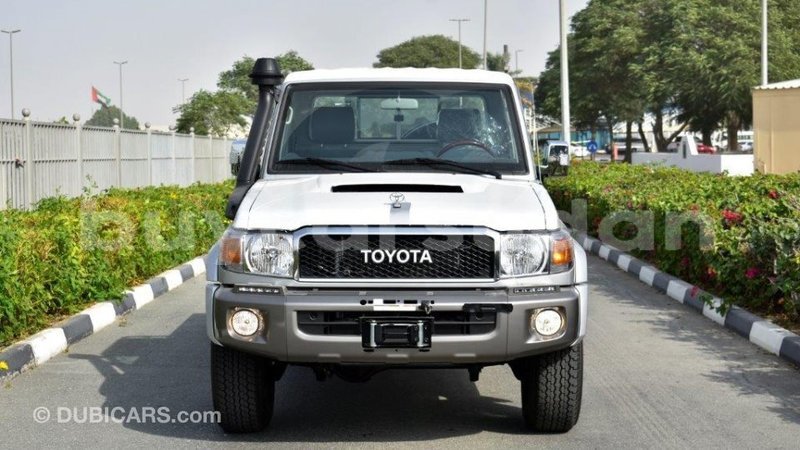 Big with watermark toyota land cruiser al jazirah state import dubai 1860