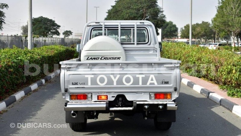 Big with watermark toyota land cruiser al jazirah state import dubai 1860