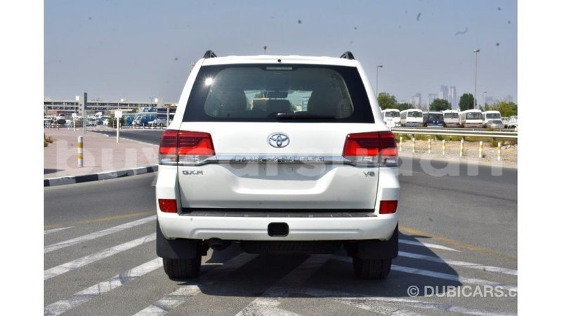 Big with watermark toyota land cruiser al jazirah state import dubai 1862