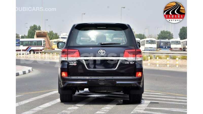 Big with watermark toyota land cruiser al jazirah state import dubai 1864