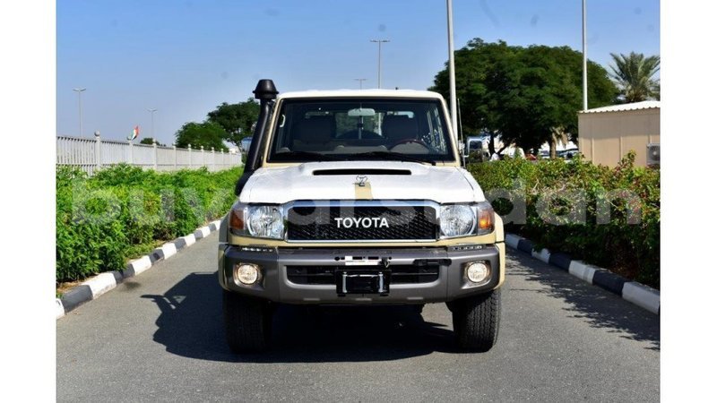 Big with watermark toyota land cruiser al jazirah state import dubai 1867