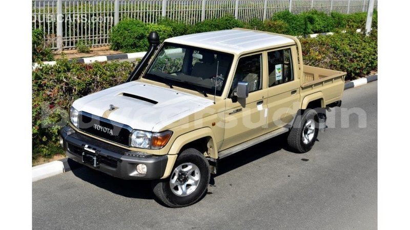 Big with watermark toyota land cruiser al jazirah state import dubai 1867