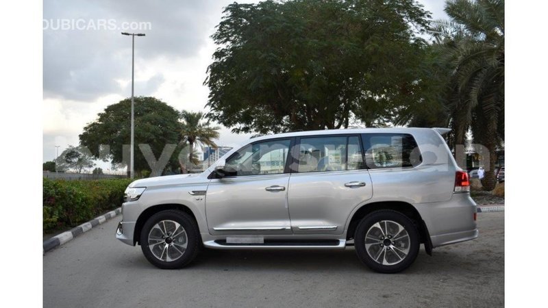 Big with watermark toyota land cruiser al jazirah state import dubai 1877