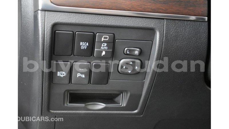 Big with watermark toyota land cruiser al jazirah state import dubai 1877