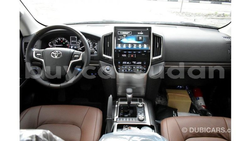 Big with watermark toyota land cruiser al jazirah state import dubai 1877