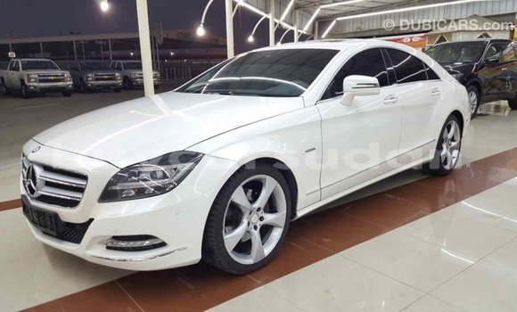 Buy Import Mercedes-Benz 190 (W201) White Car in Import - Dubai in Al Jazirah State Buy Import Mercedes-Benz 190 (W201) White Car in Import - Dubai in Al Jazirah State