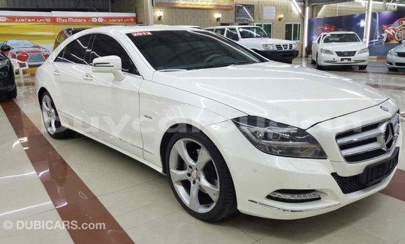 Buy Import Mercedes-Benz 190 (W201) White Car in Import - Dubai in Al Jazirah State Buy Import Mercedes-Benz 190 (W201) White Car in Import - Dubai in Al Jazirah State