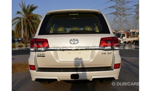 Buy Import Toyota Land Cruiser White Car in Import - Dubai in Al Jazirah State Buy Import Toyota Land Cruiser White Car in Import - Dubai in Al Jazirah State