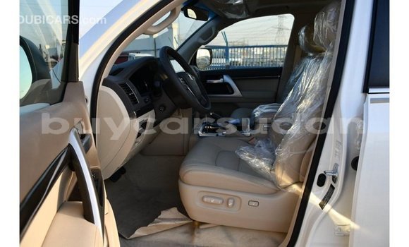 Buy Import Toyota Land Cruiser White Car in Import - Dubai in Al Jazirah State Buy Import Toyota Land Cruiser White Car in Import - Dubai in Al Jazirah State